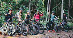 Maastopyöräporukka. Kuvaaja: Pekka Lintusaari
