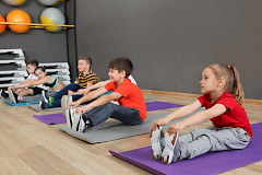 Venyttelevät lapset